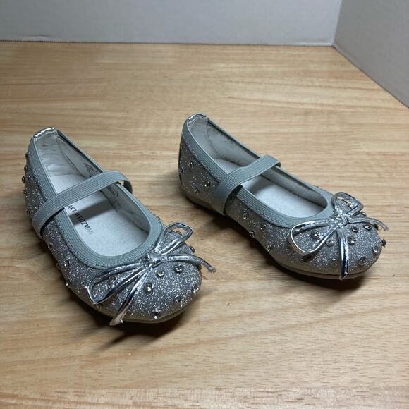 Stuart Weitzman Fannie Sparkle Girls Silver Shoes Size 5. Pre-Owned - Picture 2 of 8